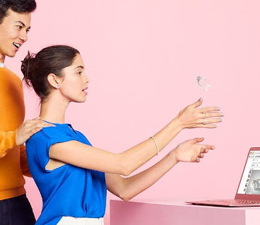 Image of couple choosing a diamond